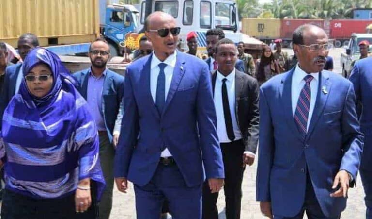 Calaamado muujinaya inuu Mahdi Guuleed u shaqeynayo sida Ra’iisal Wasaare rasmi ah (Akhriso)