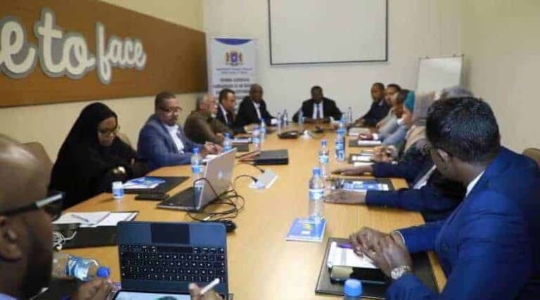 XOG: Qorshe Madaxweyne Farmaajo kula wareegayo Guddigii Farsamada Shirka Dhuusamareeb 3