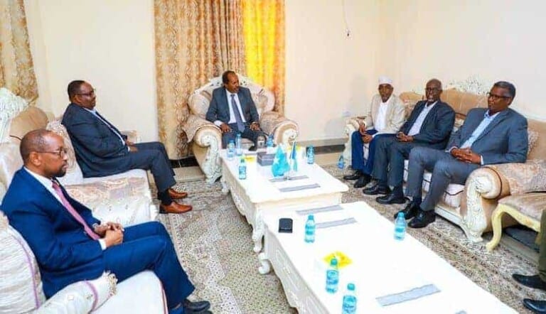 Madaxweyne Deni oo kulan la yeeshay Xasan Sheekh, Shariif Xasan, C/raxman C/shakur iyo… (Sawirro)