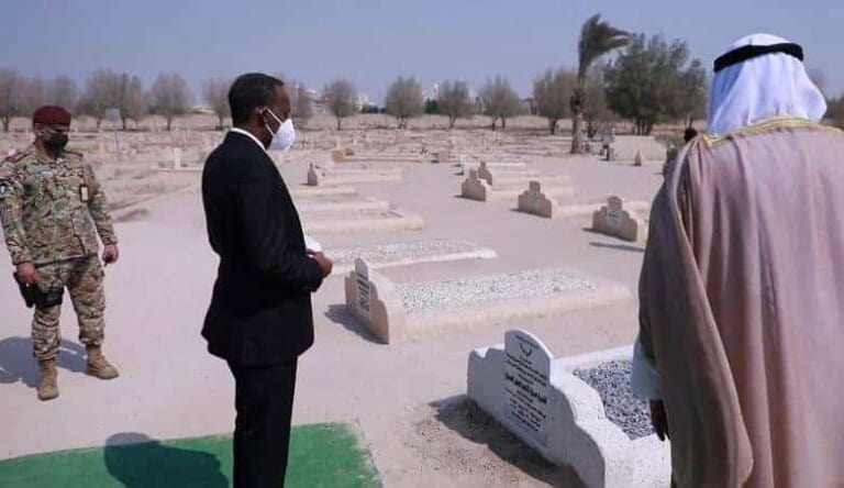 Ra’iisal wasaare Rooble oo booqday Qabriga Amiirkii Geeriyooday ee Dalka Kuwait (Daawo)