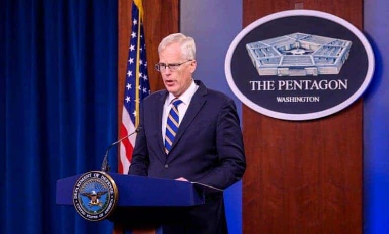 Ku-simaha Xoghayaha Difaaca Mareykanka oo booqasho lama filaan ah ku yimid Somaliya iyo Jabuuti