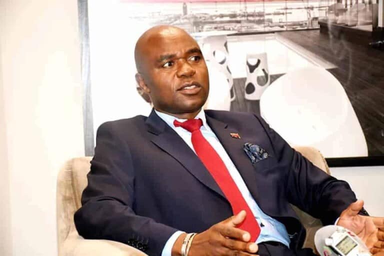 Wasiirka Arrimaha Dibadda dalka Malawi oo tegay Hargeysa (Akhriso Laba tallaabo oo wasiirkani qaaday)