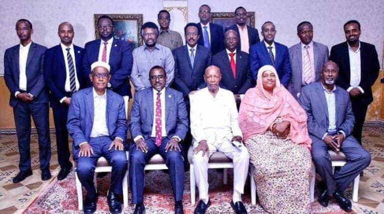 Madaxweyne Farmaajo Kulankii ugu horeeyay la yeeshay Guddiyada Dastuurka, kana guddoomay Nuqul…