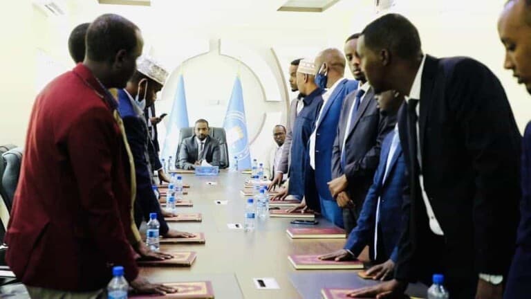 17 Garsoorayaal uu magacaabay Madaxweyne Farmaajo oo maanta la dhaariyey (Sawirro)