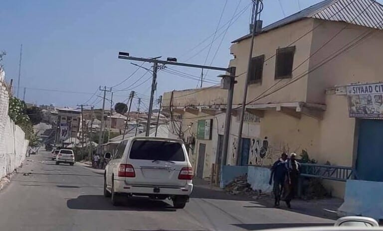 Xasan Sheekh iyo Sheekh Shariif oo ka guuray Hotelkii u dhowaa Daljirka Dahsoon iyo ciidamo galbiyey…