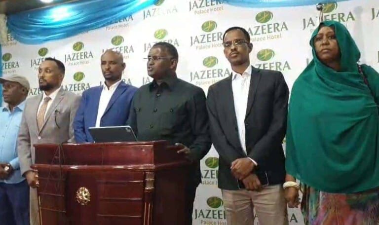 Xildhibaanno ka tirsan Baarlamaanka oo War Cad kasoo saaray Muddo kordhinta uu doonayo Farmaajo