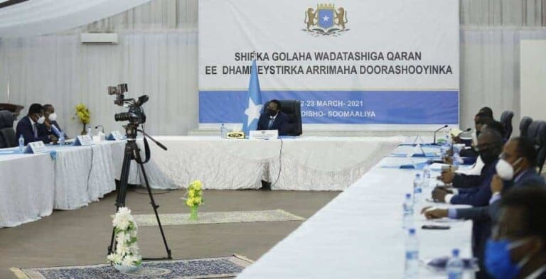 Farmaajo iyo Madaxda taageersan oo maalintii ku shiray Afisyoone & Wasiir Dubbe oo Warbixin u jeediyey (Sawirro)