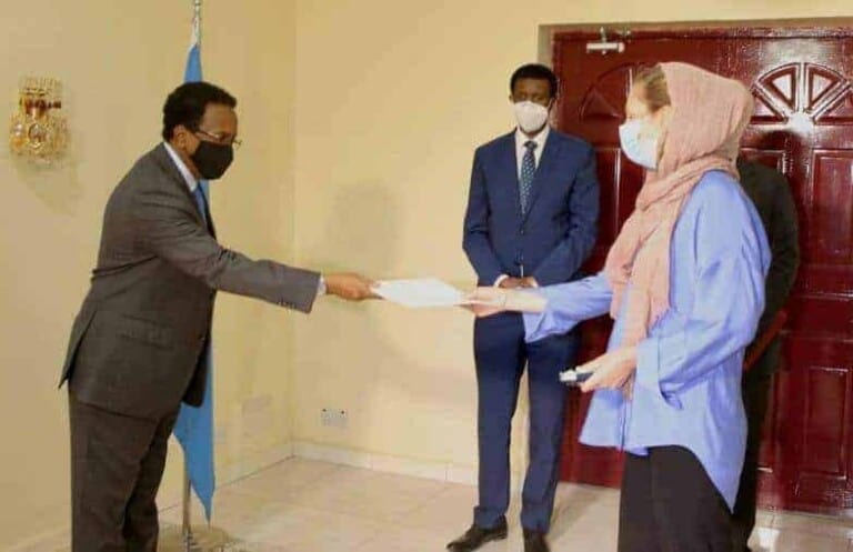 Ingiriiska oo jebiyey Go’aan uu hore u qaatay iyo safiirada cusub ee UK oo Aqoonsigeeda u gudbisay Farmaajo