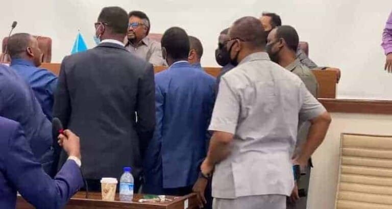 Guddoomiye Mursal oo xildhibaanno u sheegay inuu fashilmay Heshiiskii Doorashada ee 17 September