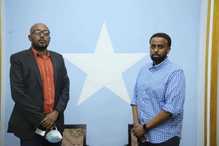 Farmaajo oo qaabilay xubaha Qoyska Madaxweynihii hore Marxuum Cali Mahdi Maxamed (Sawirro)