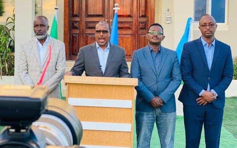 Puntland iyo Jubbaland oo shaaciyey War aanu fileyn Farmaajo. “Wuxuu Shirka maanta kusoo xirmay..” (Shir Jaraa’id)