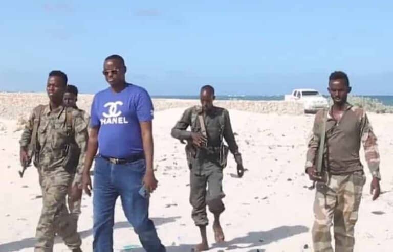 Darawalka Taliye ku xigeenka ciidamada Dhulka oo gaadmo lagu dilay iyo Alshabab oo Qarax ka fulisay..