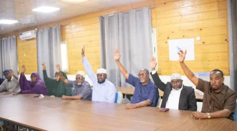 Guddiga Doorashada Puntland oo tartan la’aan Muqdisho ku doortay Guddoomiye iyo ku xigeen (Akhriso)