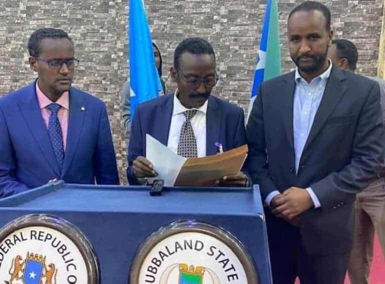 Axmed Madoobe oo 9 xubnood usoo sharxay 4 Kursi oo ka mida Aqalka Sare (Akhriso yaa ku cusub..?)