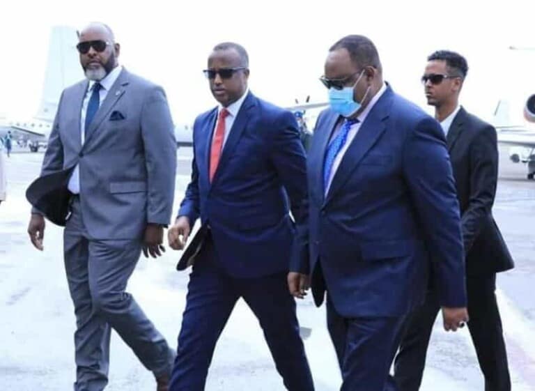 Dood ka dhalatay sidii Muqdisho loogu soo dhoweeyay Siciid Deni iyo taageerayaasha Farmaajo oo ka…