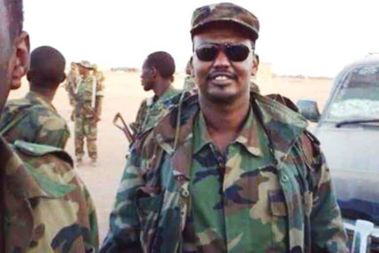 Axmed Madoobe oo Gudoomiyihii hore Gobolka Nugaal (Puntland) u magacabay Duqa Kismaayo