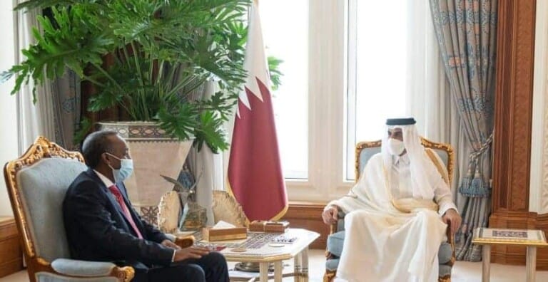 Maxaa ka jira in Amiirka Dalka Qatar uu dhexdhexaadinayo RW Rooble iyo Farmaajo..?