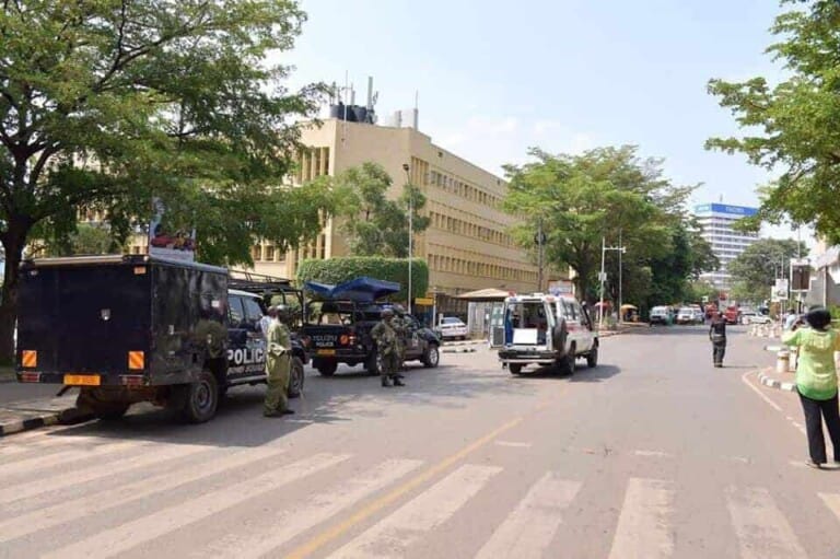 Xaaladda magaalada Kampala oo kacsan iyo iyo Qasaaraha Qaraxyadii ka dhacay oo sii kordhaya..