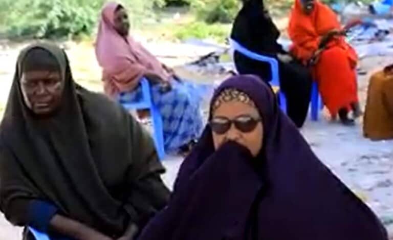 Askari ka tirsan ciidamada Dowladda oo Gardarro ku dilay Hooyo heysatay 9 Caruur ah (Faahfaahin)