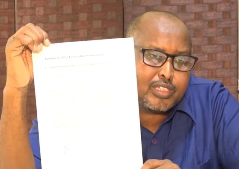 Musharax ku eedeeyay Guddiga Khilaafaadka inay Shirqool u dhigeen, kana saxiixeen Qoraal…