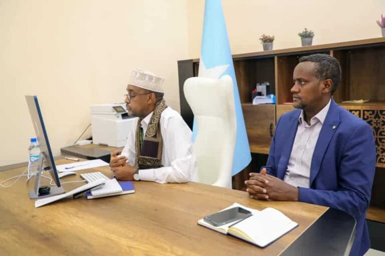 Laba Qodob oo RW Rooble ku qasbaya inuu xilka ka qaado Guddoomiyaha Guddiga Doorashada (Qormo)