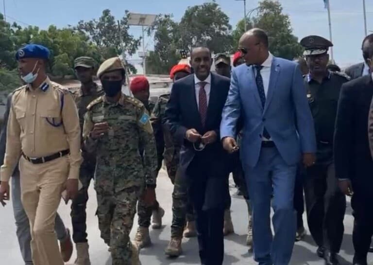 Sidee RW Rooble ku tegay Xafiiskii  ay ka qabsadeen Ciidamo ka Amar qaata Farmaajo..?