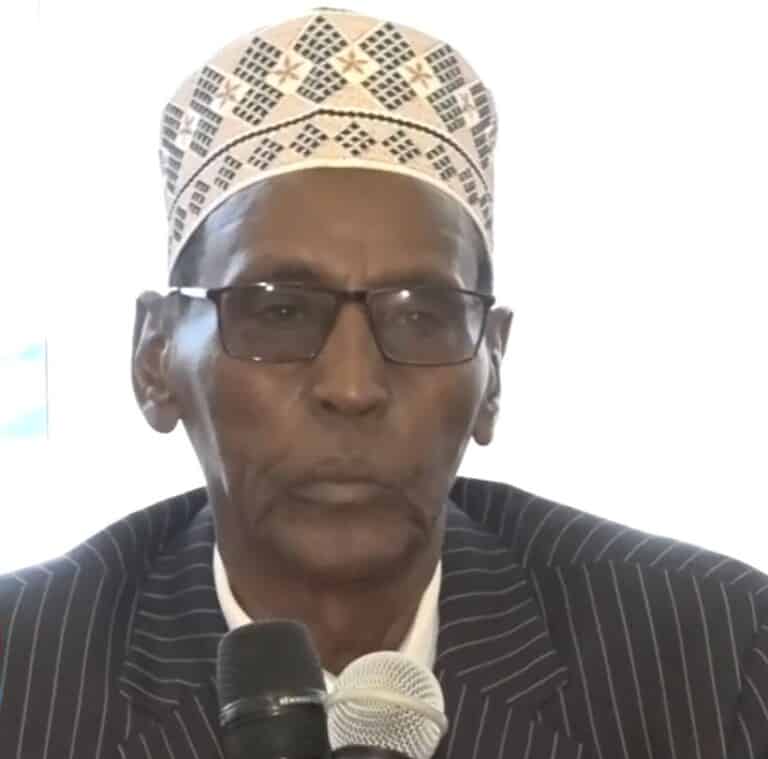 Muxuu ka tanaasulay Jeneraal Abuukar Xuud, Muxuuse kula heshiinayaa Farmaajo..? (Akhriso)