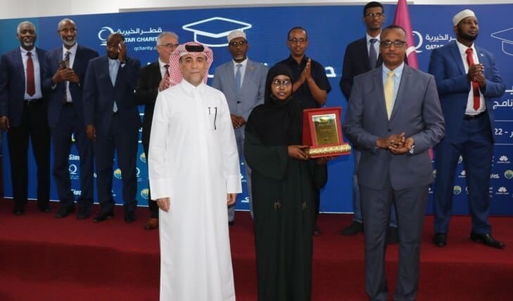 Qatar Charity oo dhiirigelin u sameysay Arday ay siisay Deeq Waxbarasho Jaamacadeed (Sawirro)