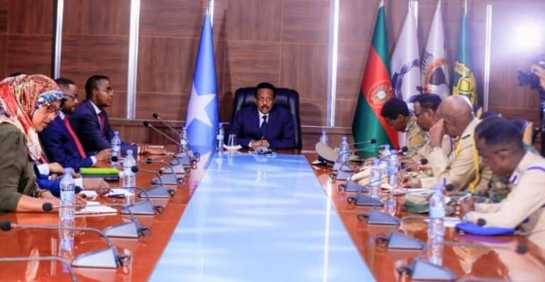 Farmaajo oo Taliyeyaahs ciidamada kala hadlay Qaraxyadii Muqdisho iyo Beledweyne