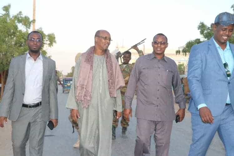 XOG: RW Rooble iyo Guddiga FEIT oo ku fashilmay ka hortagga kursiga loo xiray Daahir Jeesow