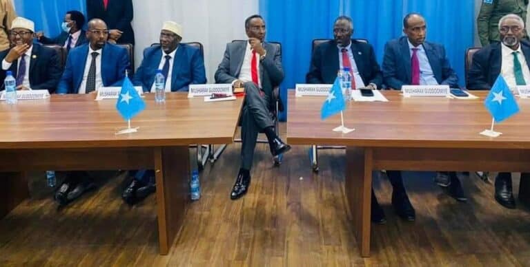 Sh. Aadan Madoobe iyo Xasan C/nuur oo ku horeeya Wareegii koowaad ee Doorashada..