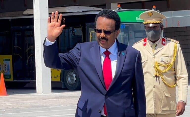 Macallin Farmaajow Mahadsanid: “5 Sano oo Casharro baraatiko ah” (Qormo Culus)