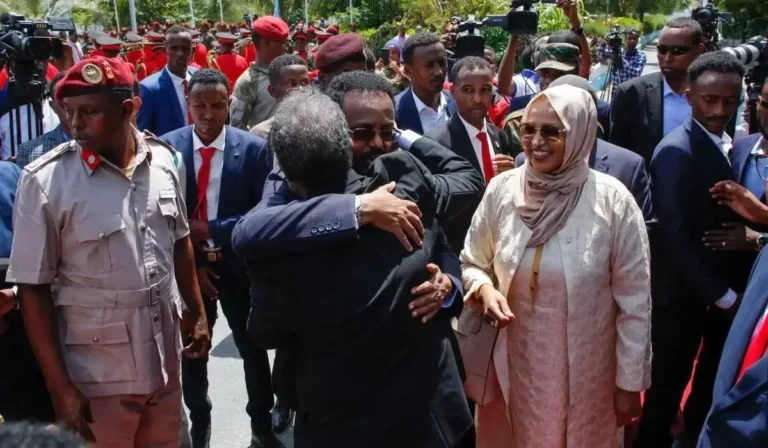 Farmaajo oo laga sagootiyey Villa Somalia iyo Ballanqaad uu siiyey Madaxweyne Xasan Sheekh