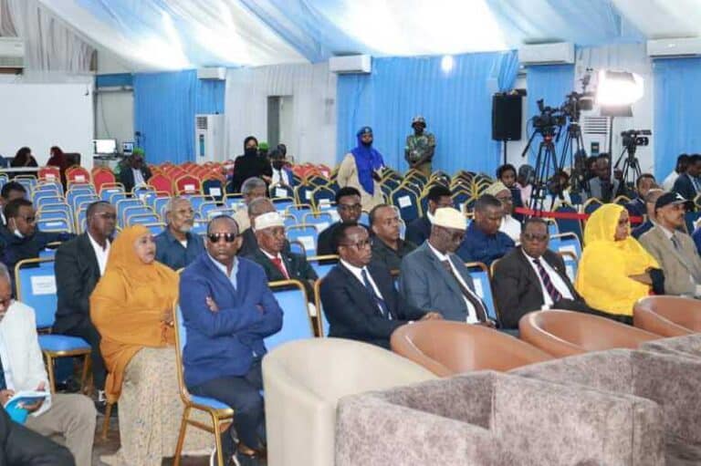 Xildhibaannada oo maalintii labaad ka baaqsaday ka qeybgalka Khudbadaha Musharixiinta