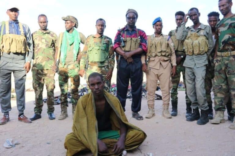 Is-miidaamiye Nool, Hub iyo Meydadkii Alshabaab oo lagu soo bandhigay Baxdo (Sawirro)