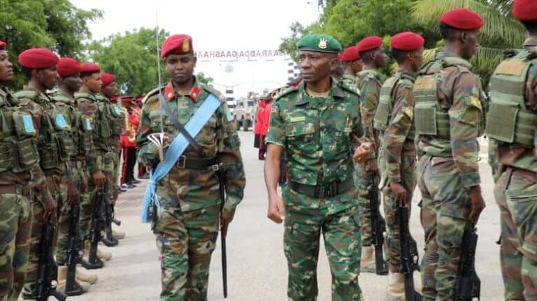 Taliyaha ciidamada Burundi oo Muqdisho yimid, laguna qaabilay Wasaaradda Gaashaandhigga