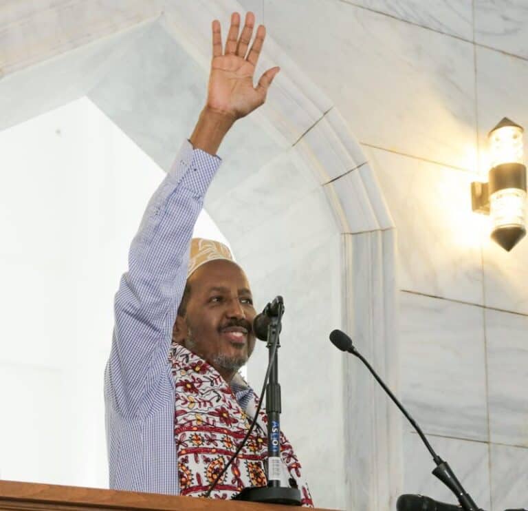 Madaxweyne Xasan Sheekh oo shaaciyay Cidda bixisay Dhulka laga dhisay Masjidka Cali Jimcaale