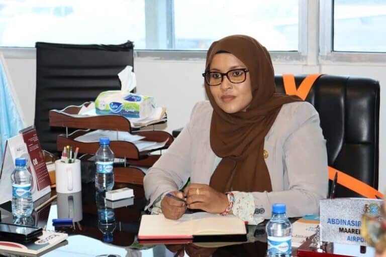 Wasiirka cusub ee Duulista oo soo saartay Wareegto ku ay joojisay Dhismeyaashii ka socday..