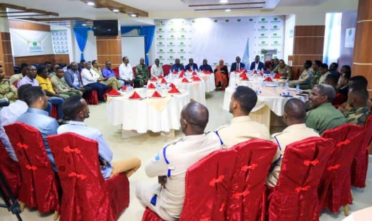 Wasiirka, xildhibaannada iyo Saraakiisha Beesha Murusade oo ka shiray dagaalka Alshabaab