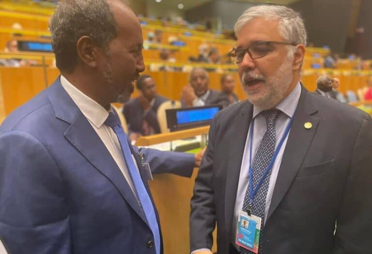 Dowladda Somaliya oo saxiixday Axdiga Jaamacadda Nabadda ee QM iyo fursadaha cusub ee Ardayda