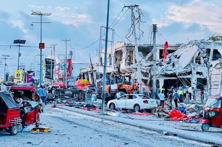 Sawirro: Burbur Culus iyo Qasaaraha uu geystay Weerarkii Alshabab ee Wasaaradda Waxbarashada