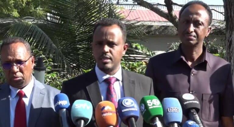 Dowladda Somaliya oo Shacabka ka raadineysa xiriirada kooxaha Lacagaha u qaada Alshabaab