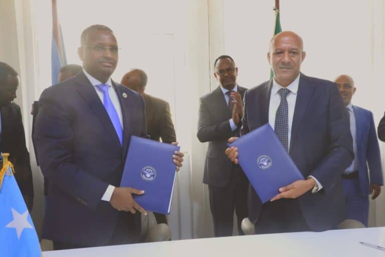 Sirdoonka Somaliya iyo Itoobiya oo kala saxiixday heshiiskii ugu horeeyay ee rasmi ah (Akhriso)