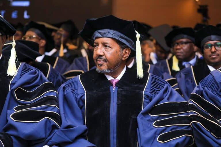 Xasan Sheekh iyo Siyaasiyiin caan ah oo ka Qalin jebiyay Jaamacadda Nabadda UN-ka