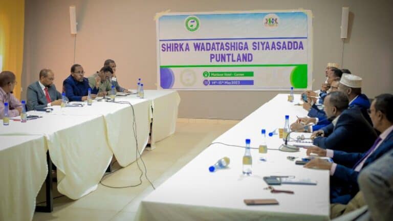 Siyaasiyiinta Puntland oo Deni ugu baaqay inuu joojiyo Doorashada aan heshiiska lagu ahayn
