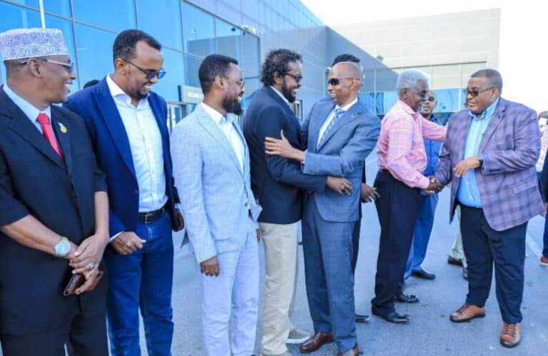Siyaasiyiinta Mucaaradka oo kusoo qulqulaya Muqdisho iyo Shirweyn uga furmaya Caasimadda