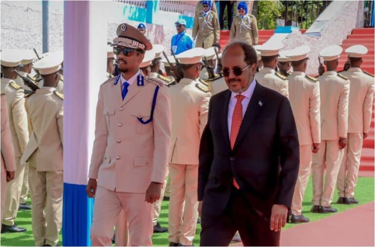 Madaxweyne Xasan Sheekh oo Calan-saarkii iyo xuskii ugu weynaa u sameeyay 1-da Luulyo (Sawirro)